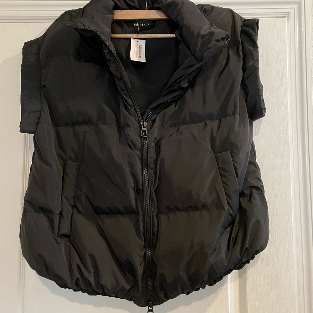 Contie Black Sleeveless Puffer Vest Double Zipper NWT Sold Out on websit… - Picture 8 of 10